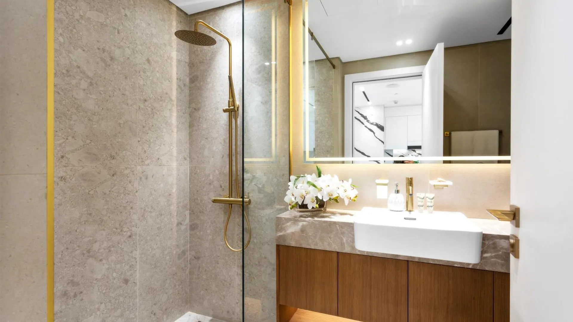 Exclusive 1 Bedroom In Trillionaire Residences Dubai